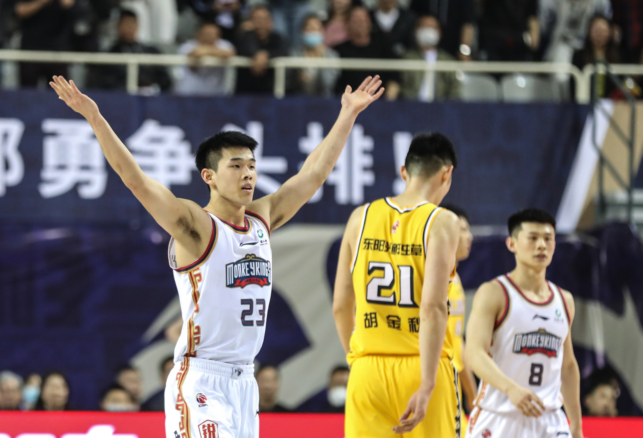 赛前北京国安调整名单以备CBA常规赛；门线救险环节打磨；更衣室稳定；数据趋势出现新变化的简单介绍